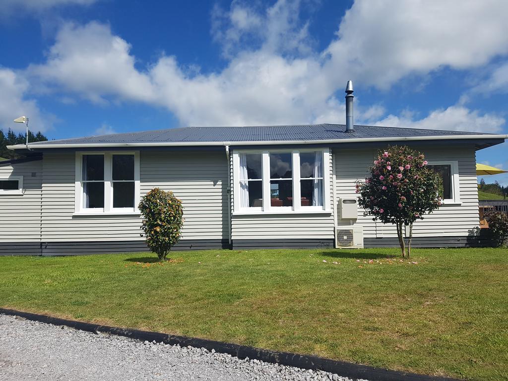 The Farmhouse - Taupo Villa Kinloch Exterior photo